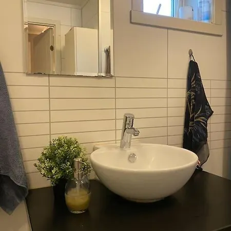 Lys Og Koselig Naert Flyplass Og Tur Terreng *