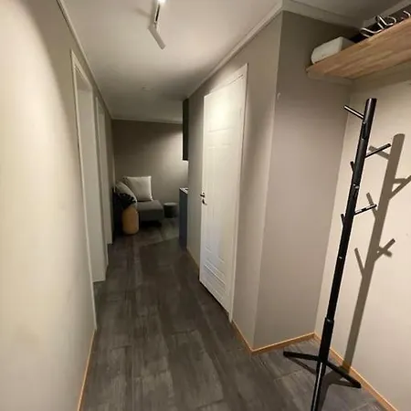 Lys Og Koselig Naert Flyplass Og Tur Terreng Tromsø