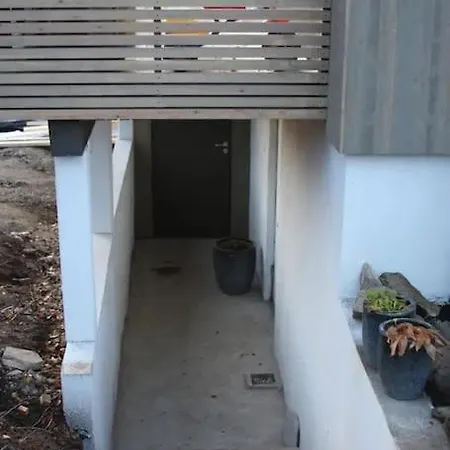 Lys Og Koselig Naert Flyplass Og Tur Terreng