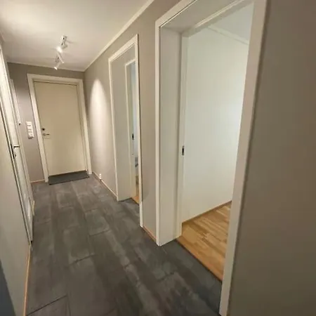 Lys Og Koselig Naert Flyplass Og Tur Terreng *