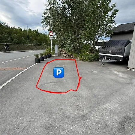 Lys Og Koselig Naert Flyplass Og Tur Terreng Tromsø