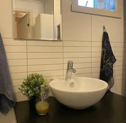 Lys Og Koselig Naert Flyplass Og Tur Terreng *