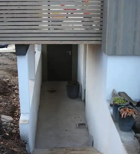 Lys Og Koselig Naert Flyplass Og Tur Terreng