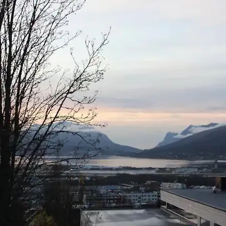 Lys Og Koselig Naert Flyplass Og Tur Terreng Appartement